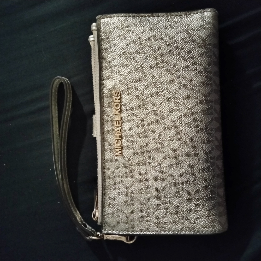 Michael Kors wristlet